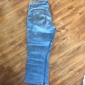 Women’s Capri Pants